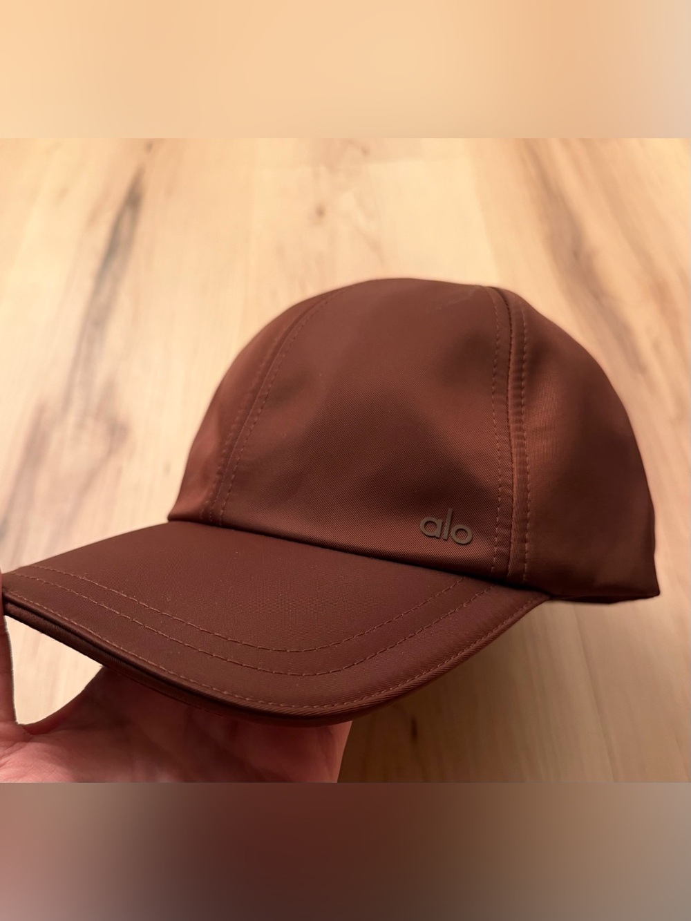 ALO Yoga Satin Off-Duty Cap in Brownstone